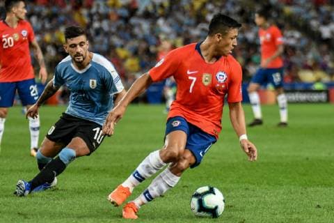 Chile x Uruguay RIO DE JANEIRO, RJ - 24.06.2019: CHILE X URUGUAY - Alexis Sanchez under Arrascaeta during a match between Chile and Uruguay, valid for the group stage of the 2019 Copa America, held this Monday (24) at the Maracanã Stadium in Rio de Janeiro, RJ. (Photo: Nayra Halm Fotoarena) x1752517x  NayraxHalm