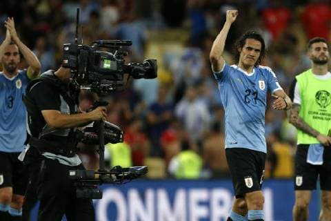 Futbol, Chile vs Uruguay Copa America 2019 El jugador de la seleccion uruguaya Edinson Cavani saluda al publico tras el partido del grupo C de la Copa America contra Chile disputado en el estadio Maracana de Rio de Janeiro, Brasil. 24 06 2019 Andres Pina Photosport Football, Chile vs Uruguay Copa America Championship 2019 Uruguay s player salutes the fans after the group C match of the Copa America Championship against Chile held at the Maracana stadium in Rio de Janeiro, Brazil. 24 06 2019 Andres Pina Photosport Chile vs Uruguay, Copa America 2019 