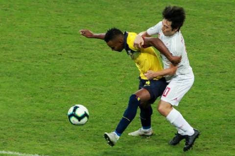 Ecuador vs Japan BELO HORIZONTE, MG - 24.06.2019: ECUADOR VS JAPAN - Velasco, from Ecuador, and Nakajima from Japan, during a match between Ecuador and Japan, valid for the group stage of the Copa América 2019, held this Monday (24) at the Estádio do Mineirão in Belo Horizonte, MG. (Photo: Dudu Macedo Fotoarena) x1752628x  DuduxMacedo