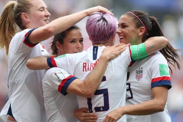 (190625) -- REIMS (FRANCE), June 25, 2019 -- Megan Rapinoe (2nd R) of the United States celebrates with teammates during the round of 16 match between the United States and Spain at the 2019 FIFA Women s World Cup in Reims, France, on June 24, 2019. The United States won 2-1. ) (SP)FRANCE-REIMS-FIFA WOMEN S WORLD CUP-ROUND OF 16-USA VS ESP ChengxTingting 
