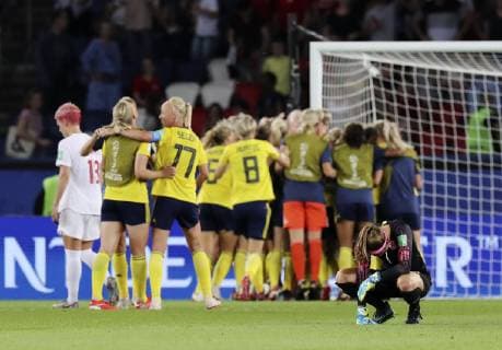 (190625) -- PARIS, June 25, 2019 -- Stephanie Labbe (R) , goalie of Canada looks dejected after the round of 16 match between Sweden and Canada at the 2019 FIFA Women s World Cup in Parc des Princes in Paris, France, June 24, 2019. Sweden won 1-0. ) (SP)FRANCE-PARIS-FIFA WOMEN S WORLD CUP-ROUND OF 16-SWE VS CAN GaoxJing 