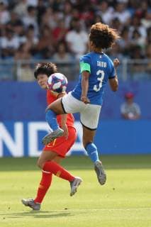 (190625) -- MONTPELLIER, June 25, 2019 -- Wang Shanshan (L) of China vies with Sara Gama of Italy during the round of 16 match between Italy and China at the 2019 FIFA Women s World Cup at Stade de la Mosson in Montpellier, France, June 25, 2019. ) (SP)FRANCE-MONTPELLIER-2019 FIFA WOMEN S WORLD CUP-ROUND OF 16-ITA VS CHN XuxZijian 
