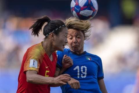 Valentina Giacinti (Italy) Wu Haiyan (China) during the FIFA Women s World Cup France 2019 Round of 16 match between Italy 2-0 China at Stade de la Mosson in Montpellier, France, June25, 2019. Noxthirdxpartyxsales  (106679582)