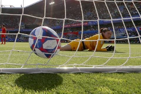 Sport Bilder des Tages (190626) -- MONTPELLIER, June 26, 2019 -- Peng Shimeng, goalie of China, reacts after failing to block the shot by Aurora Galli of Italy during the round of 16 match between China and Italy at the 2019 FIFA Women s World Cup in Montpellier, France, June 25, 2019. China lost 0-2. ) (SP)FRANCE-MONTPELLIER-2019 FIFA WOMEN S WORLD CUP-ROUND OF 16-CHN VS ITA XuxZijian 