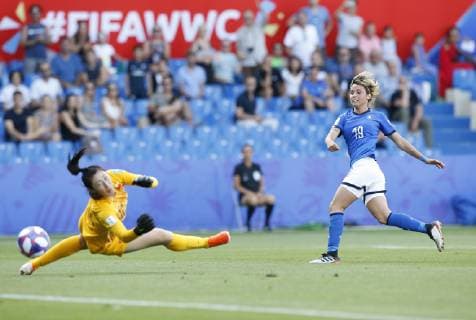 (190626) -- MONTPELLIER, June 26, 2019 -- Peng Shimeng, goalie of China, fails to block the shot by Valentina Giacinti (R) of Italy during the round of 16 match between China and Italy at the 2019 FIFA Women s World Cup in Montpellier, France, June 25, 2019. China lost 0-2. ) (SP)FRANCE-MONTPELLIER-2019 FIFA WOMEN S WORLD CUP-ROUND OF 16-CHN VS ITA DingxXu 