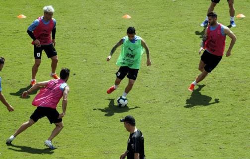Uruguay s national soccer team players Nicolas Lodeiro (L), Lucas Torreira (C) and Gaston Pereiro (R) participate in a training session in Salvador, Brazil, 26 June 2019. Uruguay will face Peru as part of Copa America 2019 quarters final on 29 June 2019. Uruguay s national soccer team training session !ACHTUNG: NUR REDAKTIONELLE NUTZUNG!  Copyright: xMauricioxDuenasxCastanedax COPAME1809 20190626-636971723803600693
