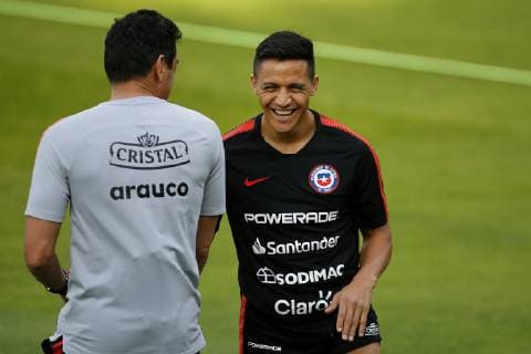 Futbol, entrenamiento de la seleccion chilena en San Pablo Copa America 2019 El jugador de la selecciones chilena Alexis Sanchez es fotografiado durante el entrenamiento realizado en el centro deportivo Frederico Antonio Germano Menzen de San Pablo, Brasil. 26 06 2019 Andres Pina Photosport Football, Chile national team, Nationalteam training session Copa America Championship 2019 Chile s player Alexis Sanchez is pictured during training session held at the Frederico Antonio Germano Menzen center in Sao Paulo, Brazil. 26 06 2019 Andres Pina Photosport Entrenamiento de la seleccion chilena en San Pablo, 26 06 2019 