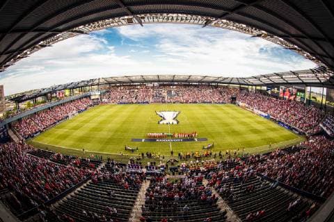 KANSAS CITY, KS - JUNE 26: the United States and Panama line up for introductions prior to the CONCACAF Gold Cup matchat Children s Mercy Park in Kansas City, Kansas. (Photo by William Purnell Icon Sportswire) SOCCER: JUN 26 CONCACAF Gold Cup Group D - Panama v USA Icon1906260062