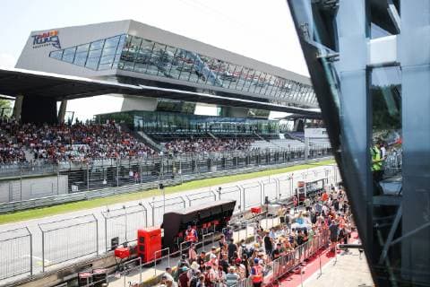 FORMULA 1 - GP of Austria 2019 SPIELBERG,AUSTRIA,27.JUN.19 - MOTORSPORTS, FORMULA 1 - Grand Prix of Austria, Red Bull Ring, preview. Image shows the pit lane walk. GEPAxpictures xDanielxGoetzhaber