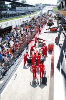 FORMULA 1 - GP of Austria 2019 SPIELBERG,AUSTRIA,27.JUN.19 - MOTORSPORTS, FORMULA 1 - Grand Prix of Austria, Red Bull Ring, preview. Image shows the Ferrari crew and fans during the pit lane walk. GEPAxpictures xDanielxGoetzhaber