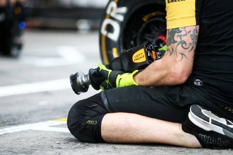 FORMULA 1 - GP of Austria 2019 SPIELBERG,AUSTRIA,27.JUN.19 - MOTORSPORTS, FORMULA 1 - Grand Prix of Austria, Red Bull Ring, preview. Image shows a detail of the pit crew. GEPAxpictures xDanielxGoetzhaber