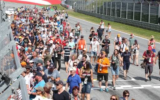 FORMULA 1 - GP of Austria 2019 SPIELBERG,AUSTRIA,27.JUN.19 - MOTORSPORTS, FORMULA 1 - Grand Prix of Austria, Red Bull Ring, preview. Image shows the public pit lane walk. GEPAxpictures xHaraldxSteiner