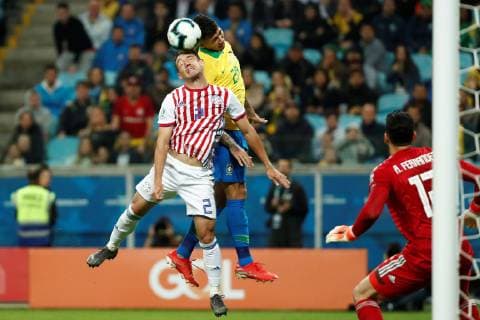 Paraguayan Ivan Piris (L) in action against Brazilian Roberto Firmino (C), during the Copa America 2019 quarter-finals soccer match between Brazil and Paraguay, at Arena do Gremio Stadium in Porto Alegre, Brazil, 27 June 2019. Brazil vs. Paraguay !ACHTUNG: NUR REDAKTIONELLE NUTZUNG!  Copyright: xJosexMendezx SCA19157 20190628-636972922788638091