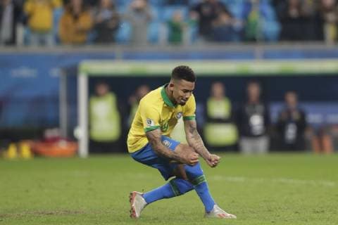 Fußball, Copa America, Brasilien - Paraguay (190628) -- PORTO ALEGRE, June 28, 2019 (Xinhua) -- Brazil s Gabriel Jesus celebrates after scoring during the Copa America 2019 quarterfinal match between Brazil and Paraguay in Porto Alegre, Brazil, on June 27, 2019. Brazil won 4-3 in penalty shoot-out. (Xinhua Francisco Canedo) (SP)BRAZIL-PORTO ALEGRE-FOOTBALL-COPA AMERICA-QUARTERFINAL-BRA VS PAR 