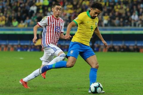 FuÃŸball, Copa America, Brasilien - Paraguay 27th June 2019, Arena do Gremio stadium, Porto Alegre, Brazil; Copa America international football, quarter finals, Brazil versus Paraguay; Marquinhos of Brazil turns away from Miguel Almir& xf3;n of Paraguay  ActionPlus12148590 MaxxPeixoto DiaEsportivo