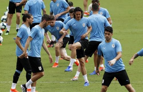 Fußball, Copa America, Nationalteam Uruguay Training Uruguay s national soccer team players Martin Caceres (L), Edinson Cavani (C) and Luis Suarez (R) attend a training session at the Barradao stadium, in Salvador, Brazil, 28 June 2019. Uruguay will face tomorrow against Peru in the Copa America quarter finals. Uruguay training in the Copa America !ACHTUNG: NUR REDAKTIONELLE NUTZUNG!  Copyright: xMauricioxDuenasxCastanedax COPAME2127 20190628-636973424946886723