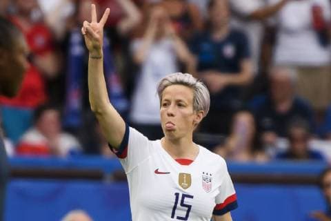 28 06 2019, xkvx, Football Womens World Cup Quarter Finals in France, France USA emspor, v l Goal celebration, Goal celebration, celebrate the goal to 0 1 by Megan Rapinoe National Team USA Paris