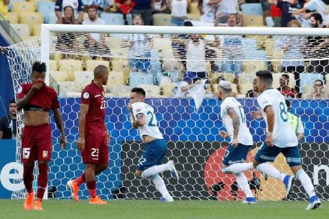 Fußball, Copa America, Venezuela - Argentinien Argentinian Lautaro Martinez celebrates upon scoring a goal during the Copa America 2019 quarter-finals soccer match between Venezuela and Argentina, at Maracana Stadium in Rio de Janeiro, Brazil, 28 June 2019. Venezuela vs. Argentina !ACHTUNG: NUR REDAKTIONELLE NUTZUNG!  Copyright: xAntonioxLacerdax SCA2149 20190628-636973535236304425