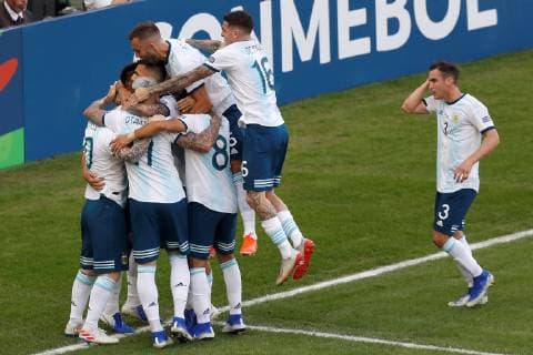 Fußball, Copa America, Venezuela - Argentinien Argentinian players celebrate upon scoring a goal during the Copa America 2019 quarter-finals soccer match between Venezuela and Argentina, at Maracana Stadium in Rio de Janeiro, Brazil, 28 June 2019. Venezuela vs. Argentina !ACHTUNG: NUR REDAKTIONELLE NUTZUNG!  Copyright: xJulioxCesarxGuimaraesx SCA2156 20190628-636973537839582552