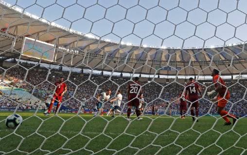 Fußball, Copa America, Venezuela - Argentinien Venezuelan players react upon receiving a goal during the Copa America 2019 quarter-finals soccer match between Venezuela and Argentina, at Maracana Stadium in Rio de Janeiro, Brazil, 28 June 2019. Venezuela vs. Argentina !ACHTUNG: NUR REDAKTIONELLE NUTZUNG!  Copyright: xFernandoxMaiax SCA2159 20190628-636973539130770355