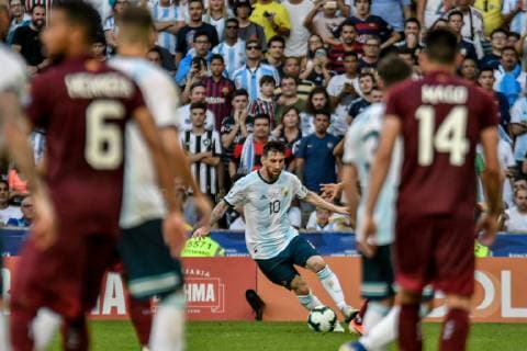 Fußball, Copa America, Venezuela - Argentinien Venezuela vs Argentina RIO DE JANEIRO, RJ - 28.06.2019: VENEZUELA VS ARGENTINA - Lionel Messi during a match between Venezuela and Argentina, valid for the quarterfinals of the Copa America 2019, held this Friday (28) at the Maracanã Stadium in Rio de Janeiro, RJ. (Photo: Nayra Halm Fotoarena) x1754713x  NayraxHalm