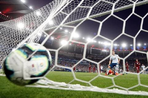 Fußball, Copa America, Venezuela - Argentinien Argentinian Giovani Lo Celso scores a goal during the Copa America 2019 quarter-finals soccer match between Venezuela and Argentina, at Maracana Stadium in Rio de Janeiro, Brazil, 28 June 2019. Venezuela vs. Argentina !ACHTUNG: NUR REDAKTIONELLE NUTZUNG!  Copyright: xAntonioxLacerdax SCA21108 20190628-636973588920816019