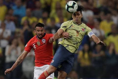 BRA50. SAO PAULO (BRASIL), 28 06 19.- Colombia s Falcao García (R) vies for the ball against Chile s Mauricio Isla during the Copa America 2019 quarter-finals soccer match between Colombia and Chile, at Arena Corinthians Stadium in Sao Paulo, Brazil, 28 June 2019. Colombia vs Chile !ACHTUNG: NUR REDAKTIONELLE NUTZUNG!  Copyright: xFernandoxBizerrax SCA2052 20190629-636973696856001666