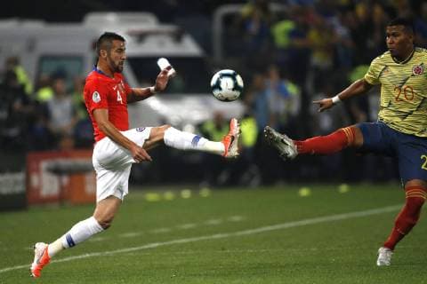 Futbol, Colombia vs Chile Copa America 2019 El jugador de la selecciones chilena Mauricio Isla, izquierda , disputa el balon con Roger Martinez de Colombia durante el partido de cuartos de final de la Copa America realizado en el estadio Arena Corinthians de San Pablo, Brasil. 28 06 2019 Andres Pina Photosport Football, Colombia vs Chile Copa America Championship 2019 Chile s player Mauricio Isla, left , battles for the ball against Roger Martinez of Colombia during the quarter final match of the Copa America Championship held at the Arena Corinthians stadium in Sao Paulo, Brazil. 28 06 2019 Andres Pina Photosport Colombia vs Chile, Copa America 2019 