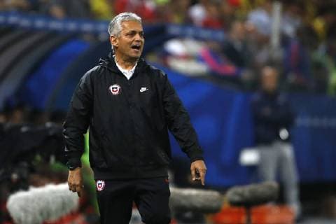Futbol, Colombia vs Chile Copa America 2019 El entrenador de la selecciones chilena Reinaldo Rueda da instrucciones a sus jugadores durante el partido de cuartos de final de la Copa America contra Colombia disputado en el estadio Arena Corinthians de San Pablo, Brasil. 28 06 2019 Andres Pina Photosport Football, Colombia vs Chile Copa America Championship 2019 Chile s manager Reinaldo Rueda instructs his players during the quarter final match of the Copa America Championship against Colombia held at the Arena Corinthians stadium in Sao Paulo, Brazil. 28 06 2019 Andres Pina Photosport Colombia vs Chile, Copa America 2019 