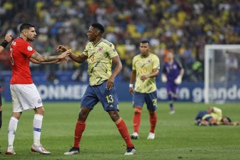 Colombia vs. Chile SÃO PAULO, SP - 28.06.2019: COLOMBIA VS. CHILE - Maripán and Yerry Mina discuss during match between Colombia and Chile, valid for the quarterfinals of Copa America 2019, held this Friday (28) at the Corinthians Arena in São Paulo, SP. (Photo: Ricardo Moreira Fotoarena) x1754936x  RicardoxMoreira