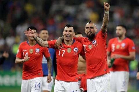 Chile s Gary Medel (L) and Arturo Vidal celebrate the victory of the team during the Copa America 2019 quarter-finals soccer match between Colombia and Chile, at Arena Corinthians Stadium in Sao Paulo, Brazil, 28 June 2019. Colombia vs Chile !ACHTUNG: NUR REDAKTIONELLE NUTZUNG!  Copyright: xFernandoxBizerrax SCA20150 20190629-636973769821106010