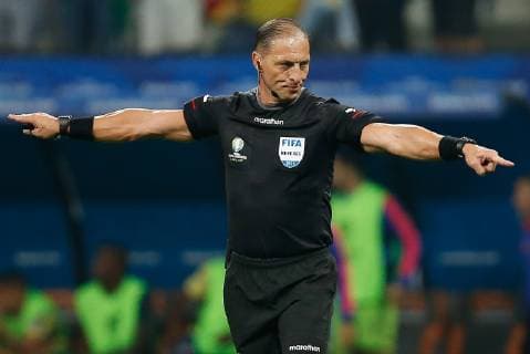 Sport Bilder des Tages Sport Bilder des Tages Colombia vs. Chile SÃO PAULO, SP - 28.06.2019: COLOMBIA VS. CHILE - The referee Néstor Pitana during a match between Colombia and Chile, valid for the quarterfinals of the Copa America 2019, held this Friday (28) at the Corinthians Arena in São Paulo, SP. (Photo: Marcelo Machado de Melo Fotoarena) x1755033x  MarceloxMachadoxdexMelo