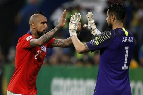 Futbol, Colombia vs Chile Copa America 2019 El jugador de la selecciones chilena Arturo Vidal celebra su penal contra Colombia junto a Gabriel Arias durante el partido de cuartos de final de la Copa America disputado en el estadio Arena Corinthians de San Pablo, Brasil. 28 06 2019 Andres Pina Photosport Football, Colombia vs Chile Copa America Championship 2019 Chile s player Arturo Vidal celebrates his penalty against Colombia with Gabriel Arias during the quarter final match of the Copa America Championship held at the Arena Corinthians stadium in Sao Paulo, Brazil. 28 06 2019 Andres Pina Photosport Colombia vs Chile, Copa America 2019 