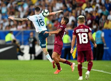 (190629) -- RIO DE JANEIRO, June 29, 2019 -- Argentina s Rodrigo De Paul (L) competes with Roberto Rosales(C) of Venezuela during the Copa America 2019 quarterfinal match between Argentina and Venezuela, in Rio de Janeiro, Brazil, June 28, 2019. Argentina won 2-0. ) (SP)BRAZIL-RIO DE JANEIRO-FOOTBALL-COPA AMERICA 2019-ARG VS VEN XinxYuewei 