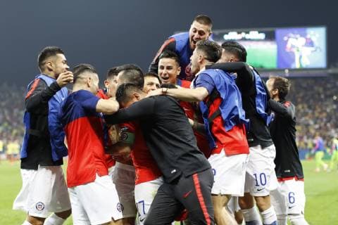 (190629) -- SAO PAULO, June 29, 2019 -- Chile s players celebrate after winning the Copa America 2019 quarterfinal match between Chile and Colombia, in Sao Paulo, Brazil, June 28, 2019. Chile won 5-4 in penalty shoot-out. Francisco Canedo) (SP)BRAZIL-SAO PAULO-FOOTBALL-COPA AMERICA 2019-CHILE VS COLOMBIA FuxLangxisike¡¤kanieduo 