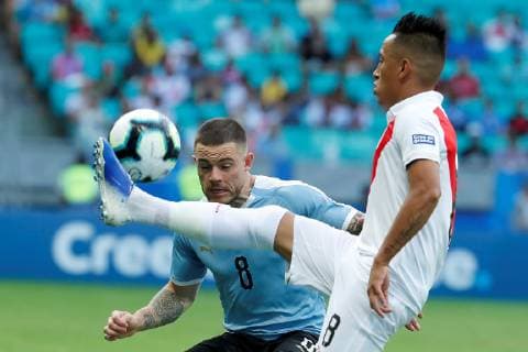 Uruguay s Nahitan Nandez (L) in action against Peruvian Christian Cueva (R) during the Copa America 2019 quarter-finals soccer match between Uruguay and Peru, at Arena Fonte Nova Stadium in Salvador, Brazil, 29 June 2019. Uruguay vs. Peru !ACHTUNG: NUR REDAKTIONELLE NUTZUNG!  Copyright: xMauricioxDuenasxCastanedax SCA2241 20190629-636974395724373646