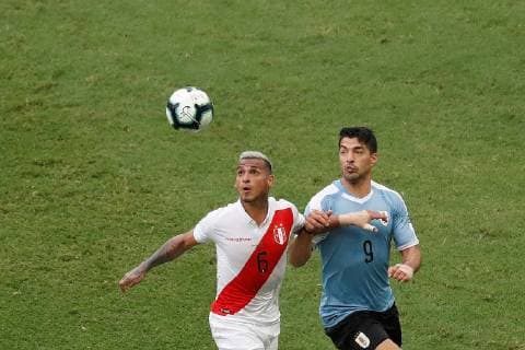 Uruguay s Luis Suarez (R) in action against Peruvian Miguel Trauco (L) during the Copa America 2019 quarter-finals soccer match between Uruguay and Peru, at Arena Fonte Nova Stadium in Salvador, Brazil, 29 June 2019. Uruguay vs. Peru !ACHTUNG: NUR REDAKTIONELLE NUTZUNG!  Copyright: xRaulxSpinassex SCA2264 20190629-636974409678254526