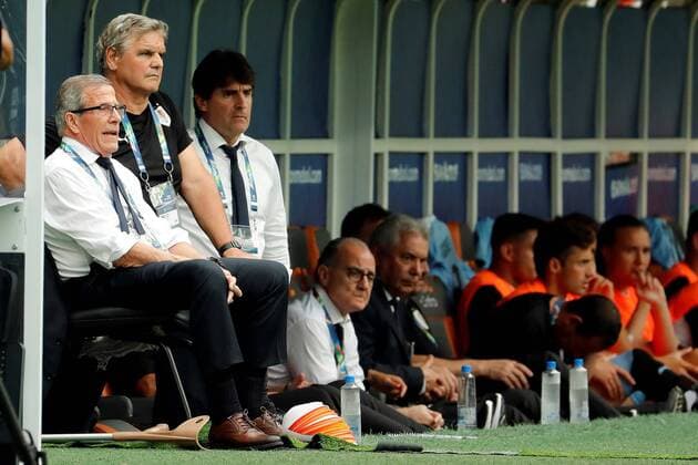 Uruguay s head coach Oscar Washington Tabarez (L) during the Copa America 2019 quarter-finals soccer match between Uruguay and Peru, at Arena Fonte Nova Stadium in Salvador, Brazil, 29 June 2019. Uruguay vs. Peru !ACHTUNG: NUR REDAKTIONELLE NUTZUNG!  Copyright: xMauricioxDuenasxCastanedax SCA2271 20190629-636974421864580467