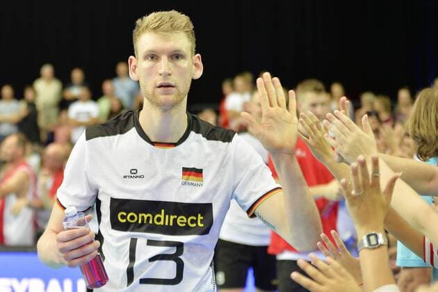 Volleyball, Nations League 2019, Leipzig 28 30 June 2019 , Game Germany vs. Poland 29 06 2019 Simon Hirsch Germany, No. 13 playing with the fans after the match Germany vs. Poland 29 06 2019 Leipzig Sachsen Deutschland Arena Leipzig