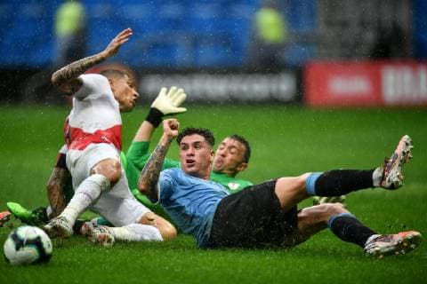 (190630) -- SALVADOR, June 30, 2019 -- Uruguay s Jose Maria Gimenez (R) vies with Paolo Guerrero (L) of Peru during the Copa America 2019 quarterfinal match between Uruguay and Peru in Salvador, Brazil, June 29, 2019. Peru won 5-4 in penalty shoot-out. ) (SP)BRAZIL-SALVADOR-FOOTBALL-COPA AMERICA 2019-PERU VS URUGUAY XinxYuewei 