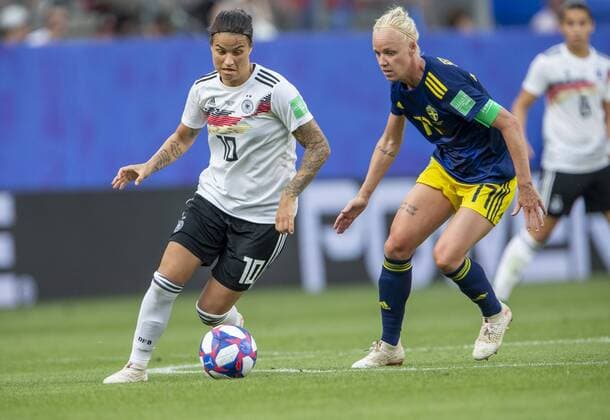France, Rennes, Roazhon Park, 29 06 2019, Football FIFA Womens World Cup Quarter Finals Germany Sweden Picture v l Dzsenifer Marozsan Germany, 10 and Caroline Seger Sweden, 17 Copyright: HMBxMedia xHeikoxBecker