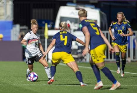 France, Rennes, Roazhon Park, 29 06 2019, Football FIFA Womens World Cup Quarter Finals Germany Sweden Picture v l Linda Dallmann Germany, 16 , Hanna Glas Sweden, 4 , Nilla Fischer Sweden, 5 and Sofia Jakobsson Sweden, 10 Copyright: HMBxMedia xHeikoxBecker
