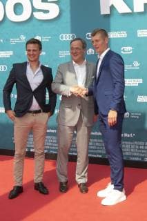 Kroos The film World premiere Cinedom Cologne Germany Date 30 06 2019 From left Julius and Armin Laschet Toni Kroos