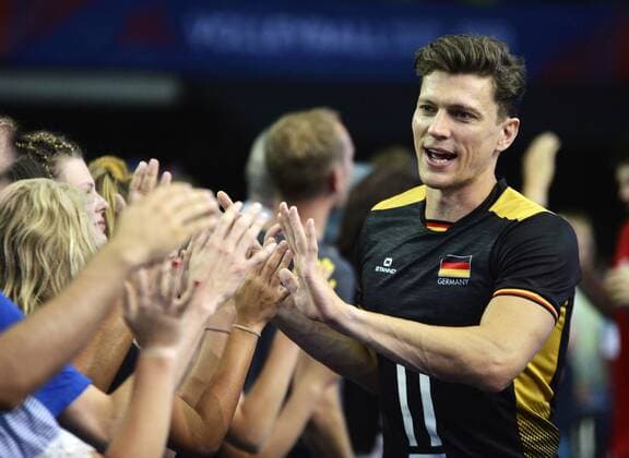Volleyball, Nations League 2019, Leipzig 28 30 June 2019 , Game Germany vs. Portugal 28 06 2019 Lukas Kampa Germany, Captain, No 11 right after the match Germany vs. Portugal 28 06 2019 with the fans Leipzig Sachsen Deutschland Arena Leipzig