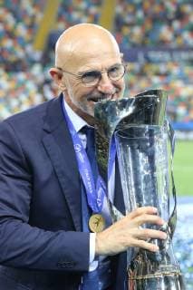 IPP20190701 Football - soccer: UEFA U21, U 21 European Championship, EM, Europameisterschaft 2019, Final match, Spain - Germany, allenatore della Spagna Luis De La Fuente con la Coppa (Verwendung nur in Deutschland - GERMANY ONLY) *** IPP20190701 Football soccer UEFA U21 European Championship 2019, Final match, Spain Germany, allenatore della Spagna Luis De La Fuente con la Coppa Use only in Germany GERMANY ONLY 