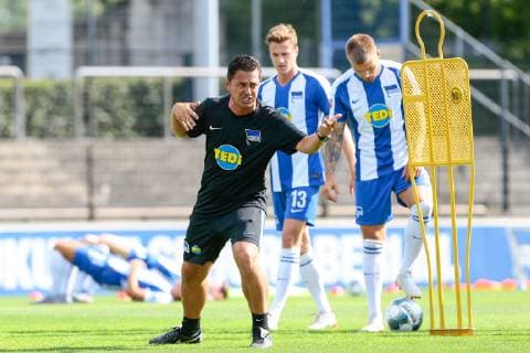 01 07 2019, xtgx, Soccer 1 Bundesliga, Hertha BSC Berlin Opening Training emspor, v l Ante Covic Hertha, Coach gives instructions, gesticulated with arms, gesticulate, gives instructions DFL DFB REGULATIONS PROHIBIT ANY USE OF PHOTOGRAPHS as IMAGE SEQUENCES and or QUASI VIDEO Berlin