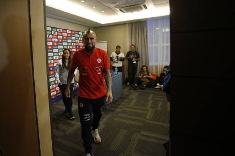 Fußball, Copa America, Nationalteam Chile Pressekonferenz Futbol, conferencia de prensa de Arturo Vidal Copa America 2019 El jugador de la seleccione chilena Arturo Vidal se dirige a los medios de comunicacion durante la conferencia de prensa realizada en el hotel Novotel de Porto Alegre, Brasil. 01 07 2019 Andres Pina Photosport Football, Arturo Vidal press conference, PK, Pressekonferenz Copa America Championship 2019 Chile s player Arturo Vidal speaks to the medias during the press conference held at the Novotel hotel in Porto Alegre, Brazil. 01 07 2019 Andres Pina Photosport Conferencia de prensa de Arturo Vidal, Copa America 2019 