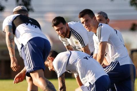 Argentina Training BELO HORIZONTE, MG - 01.07.2019: ARGENTINA TRAINING - Lionel Messi (center) and his team-mates during the Argentina national team, Nationalteam training at Toca da Raposa in Belo Horizonte, MG. The Argentine team faces tomorrow the Brazilian team for the semifinal of the Copa América 2019. (Photo: Marcelo Machado de Melo Fotoarena) x1756934x  MarceloxMachadoxdexMelo