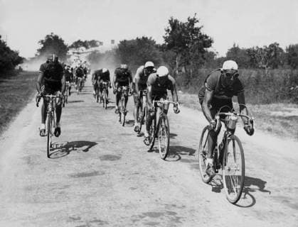 Bildnummer: 59996022 Datum: 02.05.2001 Copyright: imago United Archives International Tour De France:6th Lap:Saint-Malo - Sables D Olonne The Italian ace Gino Bartali leads on the Italian cyclists at left, Fausto Coppi. 6th July 1949. kbdig 2001 quer  59996022 Date 02 05 2001 Copyright Imago United Archives International Tour de France 6th Lap Saint Malo Sables D Olonne The Italian Ace Gino leads ON The Italian Cyclists AT left Fausto Coppi 6th July 1949 Kbdig 2001 horizontal   UnitedArchives59996022