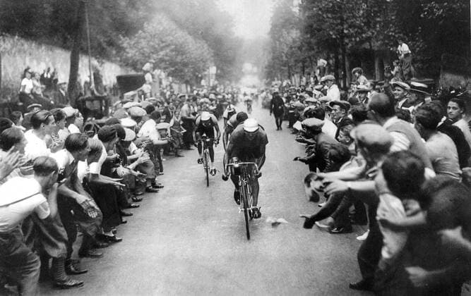 Bildnummer: 60226167 Datum: 01.01.1900 Copyright: imago United Archives International La foule des jeunes au -- tour de france -- les voila! 1936 Sylvere Maes (Belgium) Winner of the Tour de France 1936 , 1939, Belgien  kbdig 1900 quer -- Belgien Belgium Bicycle race Cheering Crowds Cycle racing France La Maes Portrait Sylvere Tour Winner au de des foule jeunes les of the voila! 60226167 Date 01 01 1900 Copyright Imago United Archives International La Foule the Jeunes Au Tour de France Les Voila 1936 Maes Belgium Winner of The Tour de France 1936 1939 Belgium  Kbdig 1900 horizontal Belgium Belgium BICYCLE Race cheering Crowds Cycle Racing France La Maes Portrait Tour Winner Au de the Foule Jeunes Les of The Voila  UnitedArchives60226167